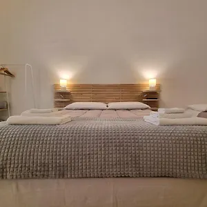 Downtown Maqueda Apartment